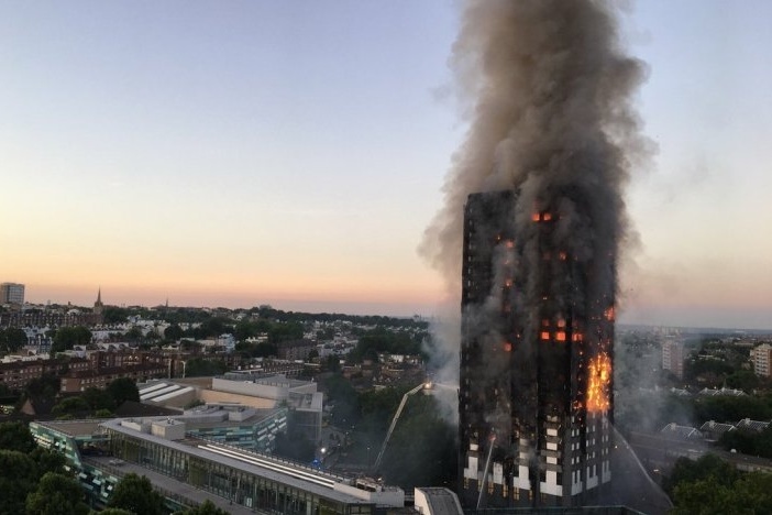 У Лондоні евакуюють понад 800 квартир через загрозу пожежі