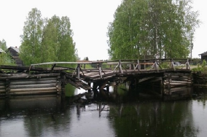 ОБСЄ: У Станиці Луганській через руйнування мосту впали люди