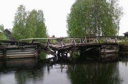 У Станиці Луганській через руйнування мосту впали люди