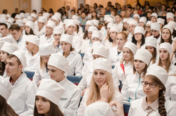 Україні не потрібні освічені медики? Кабмін скасував прохідний бал 150 для медспеціальностей