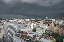 По України сьогодні очікуються грози, подекуди з градом та шквалами