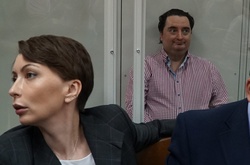 Ігор Гужва (справа) у залі суду