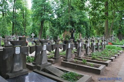 Українці впорядкували могили воїнів УНР у Варшаві