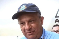 Президент Коста-Рики проглотил осу во время интервью