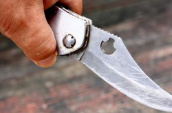 Масова бійка у Києві переросла у різанину: поранили військовослужбовця