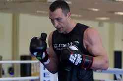 З'явилося відео, як Володимир Кличко тренується зі своєю дочкою