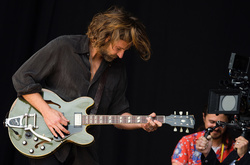 Брэдли Купер неожиданно стал рок-звездой