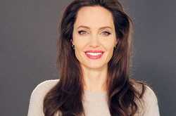 Анджелина Джоли выступила с проникновенной речью перед школьниками Лондона