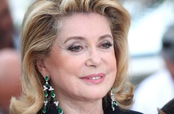 Легендарная Катрин Денев стала лицом Louis Vuitton