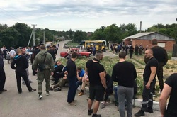 Поліція запевнила, що не займає жодну зі сторін у конфлікті навколо агропідприємства в селі Бережинка