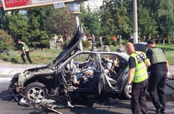 Понівечений автомобіль співробітника розвідки