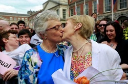 У Німеччині розглянуть можливість узаконення одностатевих шлюбів