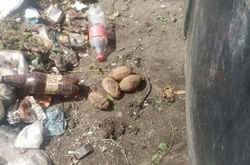 Чотири гранати виявили збоку,  п’яту - у смітті