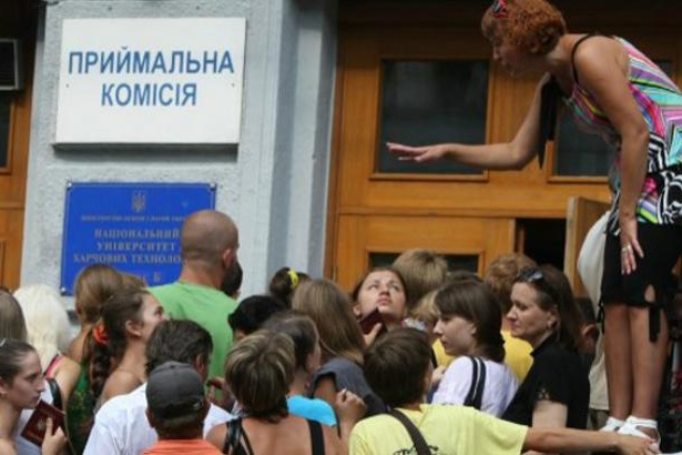 Сьогодні в Україні стартує вступна кампанія до вишів 