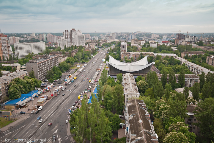 У Києві обмежать рух транспорту на бульварі Дружби народів