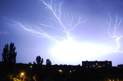 Внаслідок удару блискавки на Волині загинули двоє підлітків