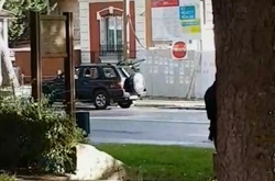 У передмісті Парижа чоловік намагався в’їхати у натовп 