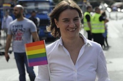  Раніше Ана Брнабич очолювала міністерство державного управління та місцевого самоврядування Сербії 