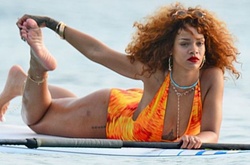 Страстные поцелуи с миллиардером: инсайдеры рассказали, чем занимается новой возлюбленный Рианны