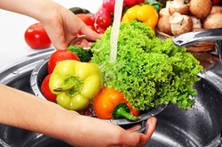 Как правильно мыть свежие фрукты