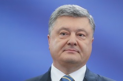 Порошенко побажав військовим морякам родинного благополуччя і сім футів під кілем