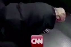 Трамп опублікував відео, на якому він «б’є» CNN