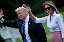 Сама нежность: Мелания Трамп восхитила романтичным образом на отдыхе с семьей