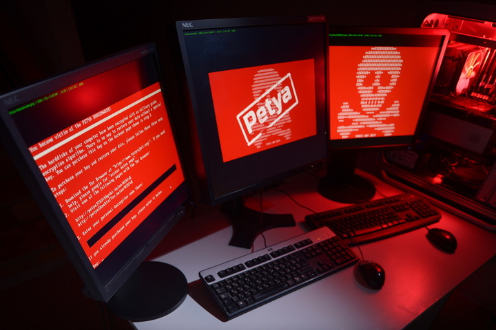 У кіберполіції розповіли, у кого є шанс відновити інформацію після вірусу Petya