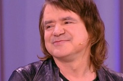 В одиночестве и без денег: у звезды 1990-х Евгения Осина отказали ноги