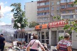 В Киеве на Харьковском массиве горят МАФы (фото)