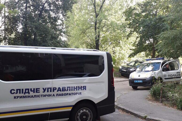 Вбивство у київському під’їзді: з’явилася інформація про загиблого