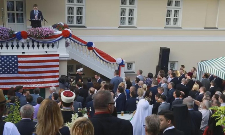 Вакарчук, Парубій і Кличко прийшли на святкове барбекю в посольство США