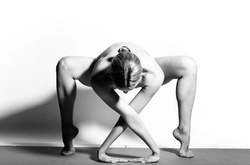 Nude Yoga Girl: девушка покорила Instagram откровенными асанами
