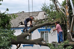 Ліквідація наслідків складних погодних умов
