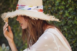 Пикантное поздравление: Алессандра Амбросио ко Дню независимости США полностью разделась