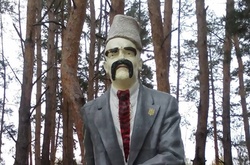 Французькі журналісти з'ясували, що сталося зі знесеними в Україні пам'ятниками Леніну 