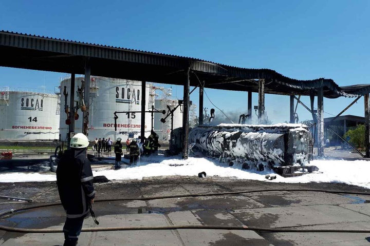 Пожежу на нафтобазі під Одесою ліквідовано