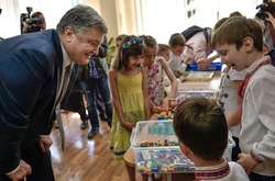 Президент з дружиною відвідали інклюзивну школу