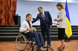 Як Порошенко з дружиною відвідували дітей в інклюзивній школі