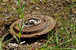 У зоні АТО на міні підірвалася машина саперів 