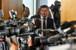 Луценко зі скандалом залишив засідання регламентного комітету