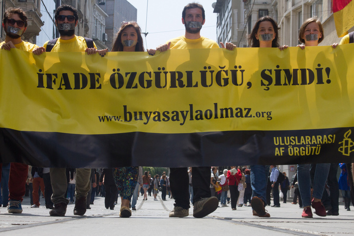 У Стамбулі затримали директора турецького офісу Amnesty International 