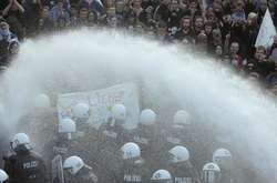 Напередодні саміту G20 у Гамбурзі сталися сутички: постраждали десятки поліцейських