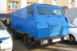 В центре Киева заметили необычный бронеавтомобиль (фото)