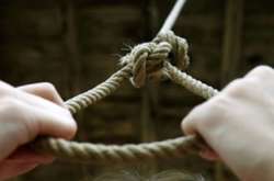 У Харкові пенсіонерка повісилася на дверній ручці