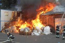 Під Києвом палав великий склад