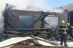 На Закарпатті горить турбаза. Задіяно 20 рятувальників (фото)