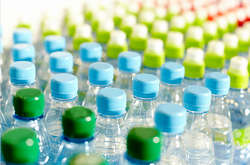 Експерт пояснила, чому вода у пластикових пляшках влітку стає токсичною