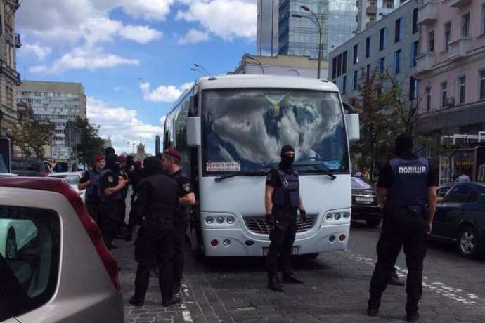 Поліція затримала провокаторів біля німецького посольства в Києві 