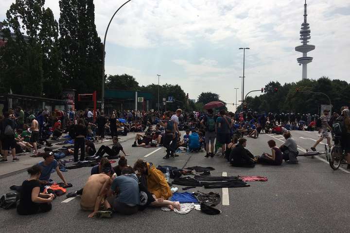 Під час заворушень у Гамбурзі постраждали понад 150 поліцейських